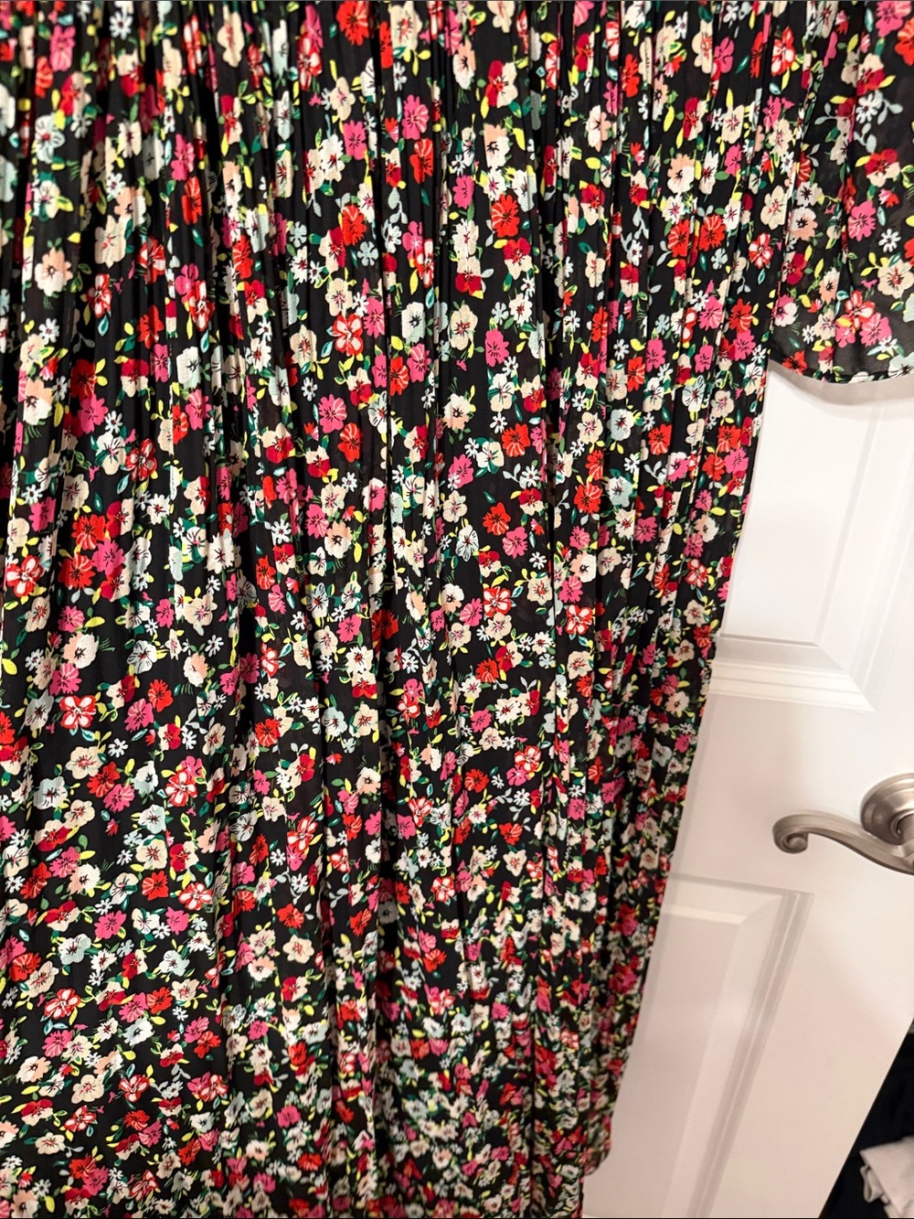 H&M Black Floral Pleated Midi Dress with Short Sleeves - Picture 8 of 8
